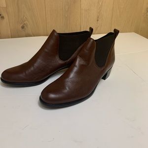Munro brown leather stretchy shoes